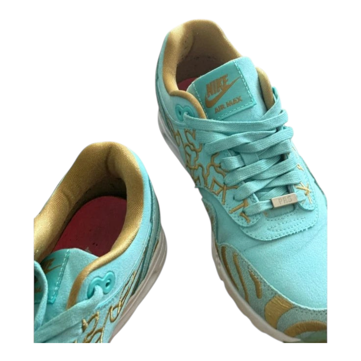 Damskie buty sportowe TrickandChic Nike Air Max 1 Ultra Paris w kolorze miętowym z barokowymi złotymi wzorami