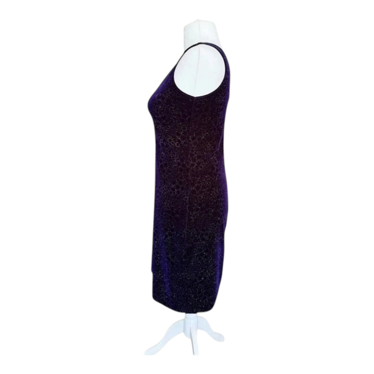 Fioletowa welurowa sukienka TrickandChic Onyx Nite by Wendy Chaitin z brokatem, widok z boku na manekinie