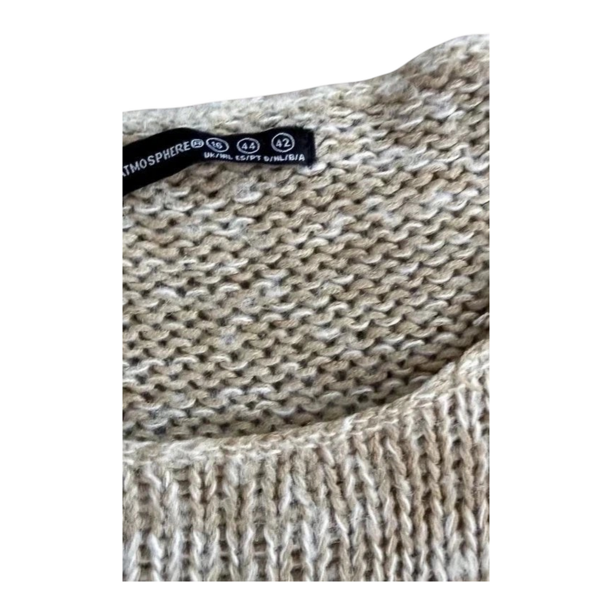 Beżowy sweter oversize marki Atmosphere z dzianiny akrylowej w rozmiarze XXL, widoczna metka TrickandChic
