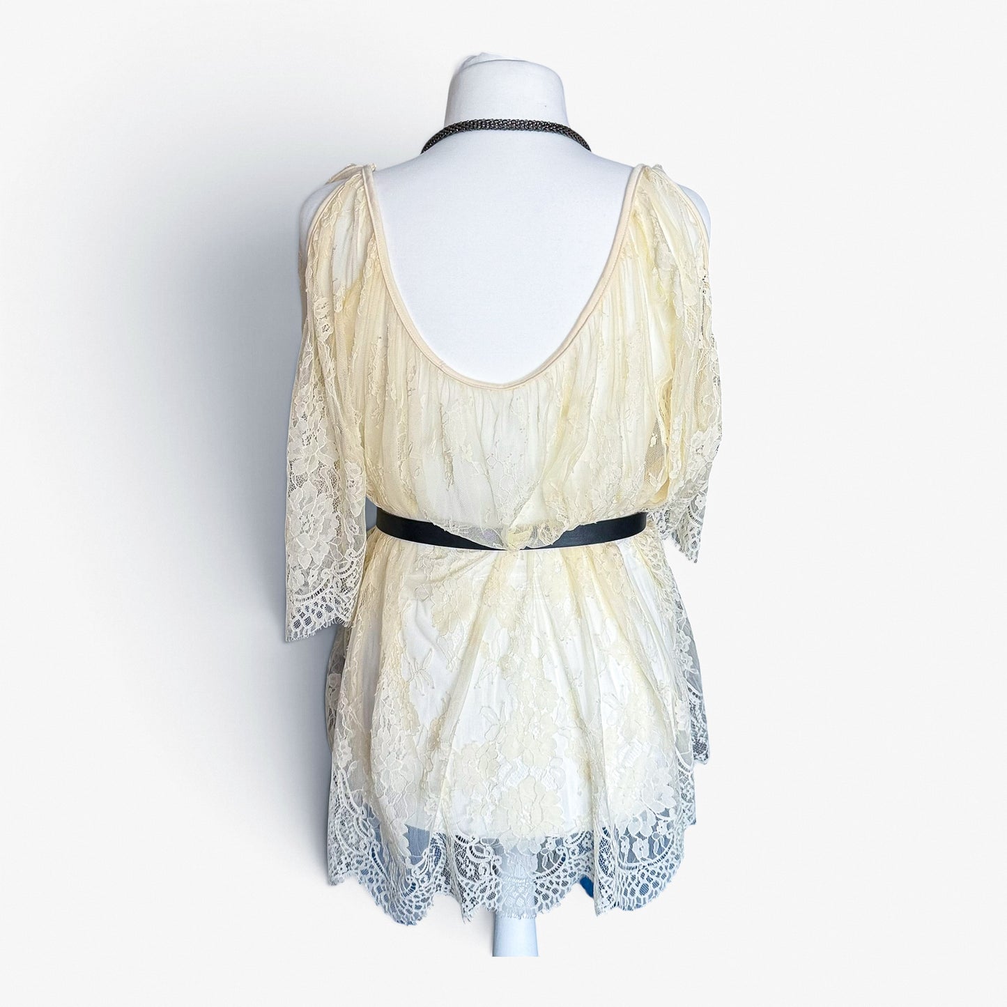 Bluzka firankowa otwarte rękawy 44/46 XXL second hand | TrickandChic