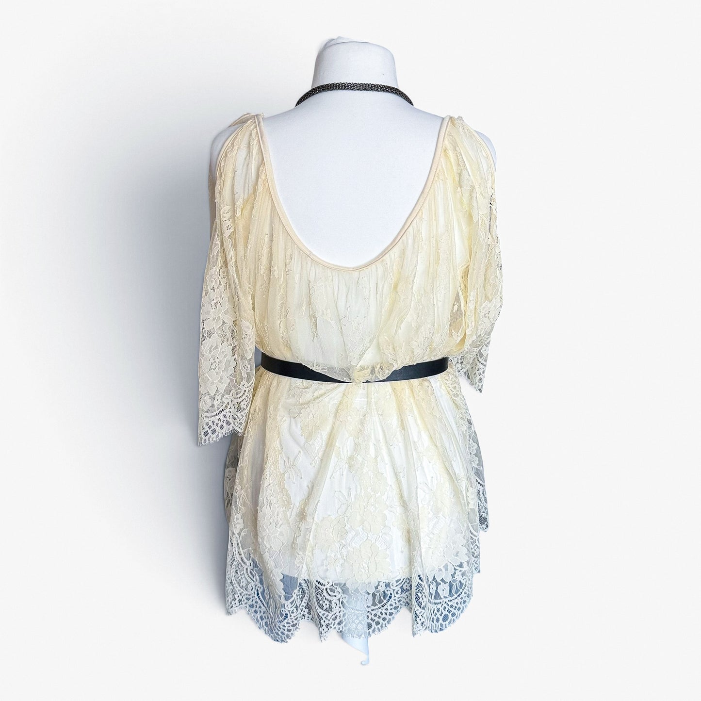Bluzka firankowa otwarte rękawy 44/46 XXL second hand | TrickandChic