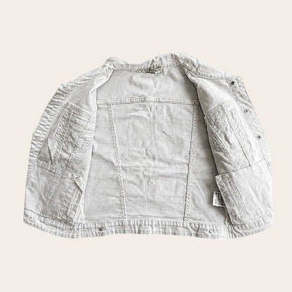 Wnętrze białej kurtki jeansowej TrickandChic Miss Bon Bon z bawełnianego denimu z widocznymi szwami i kieszeniami