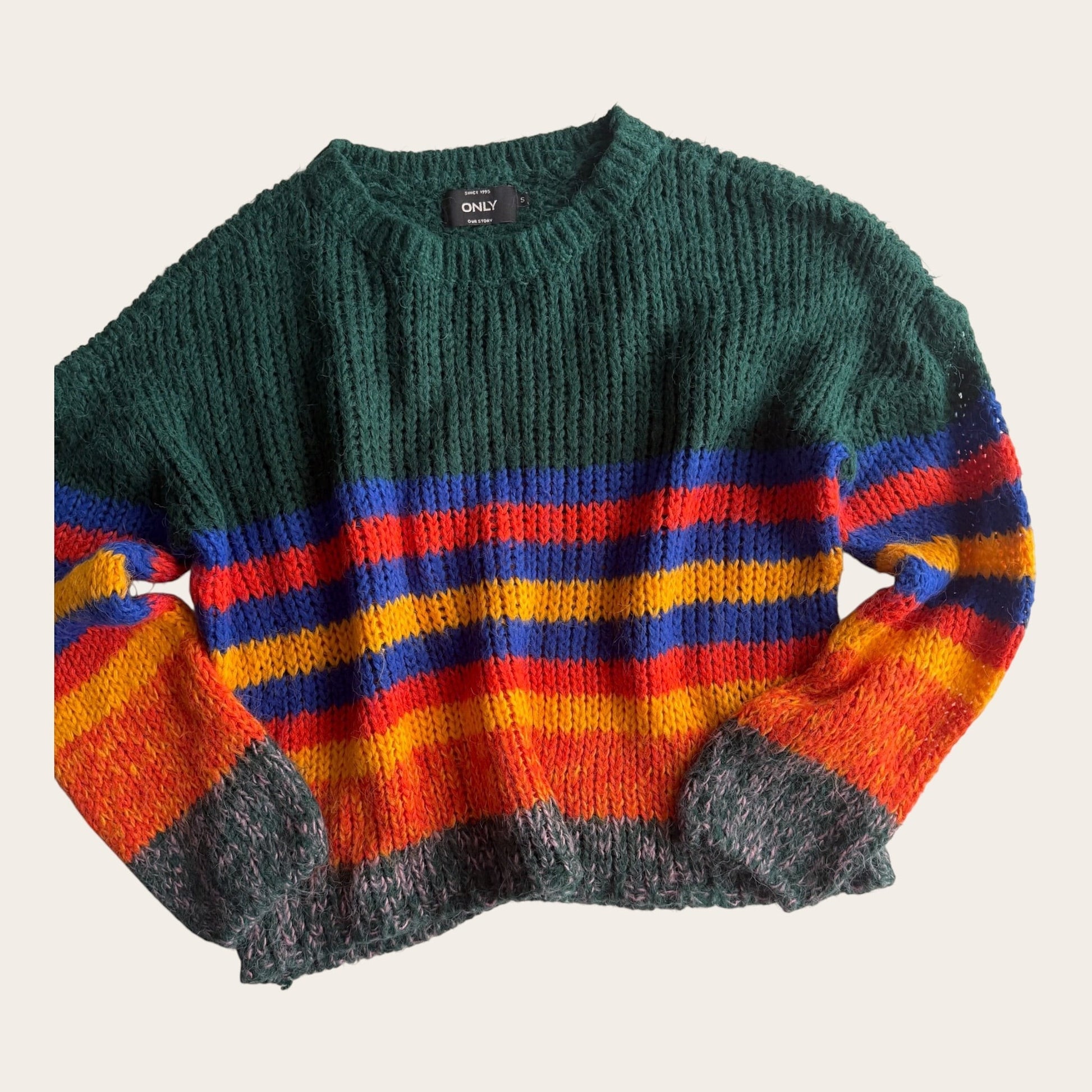 Damski sweter TrickandChic o grubym splocie w wielobarwne paski z okrągłym dekoltem i ściągaczami