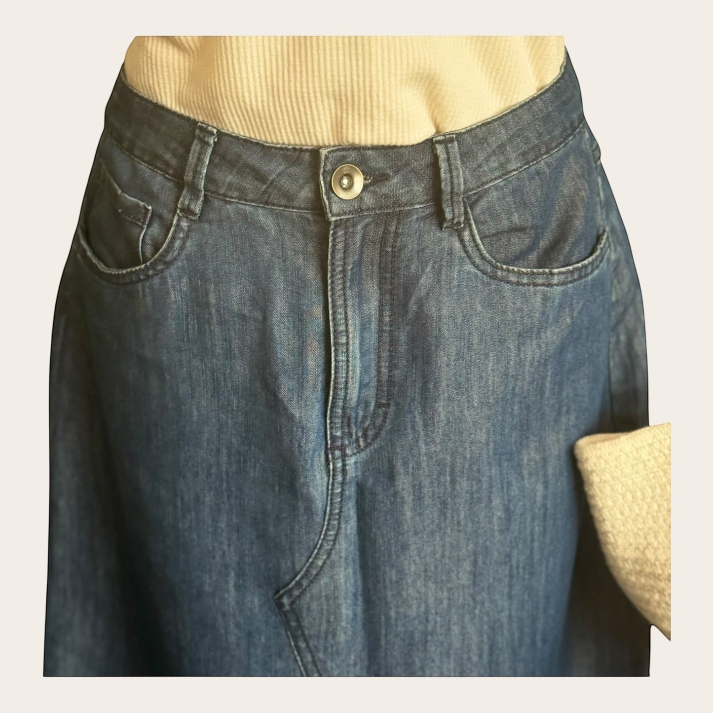 Granatowa spódnica jeansowa vintage marki TrickandChic z zapięciem na guzik i kieszeniami, styl lat 90.