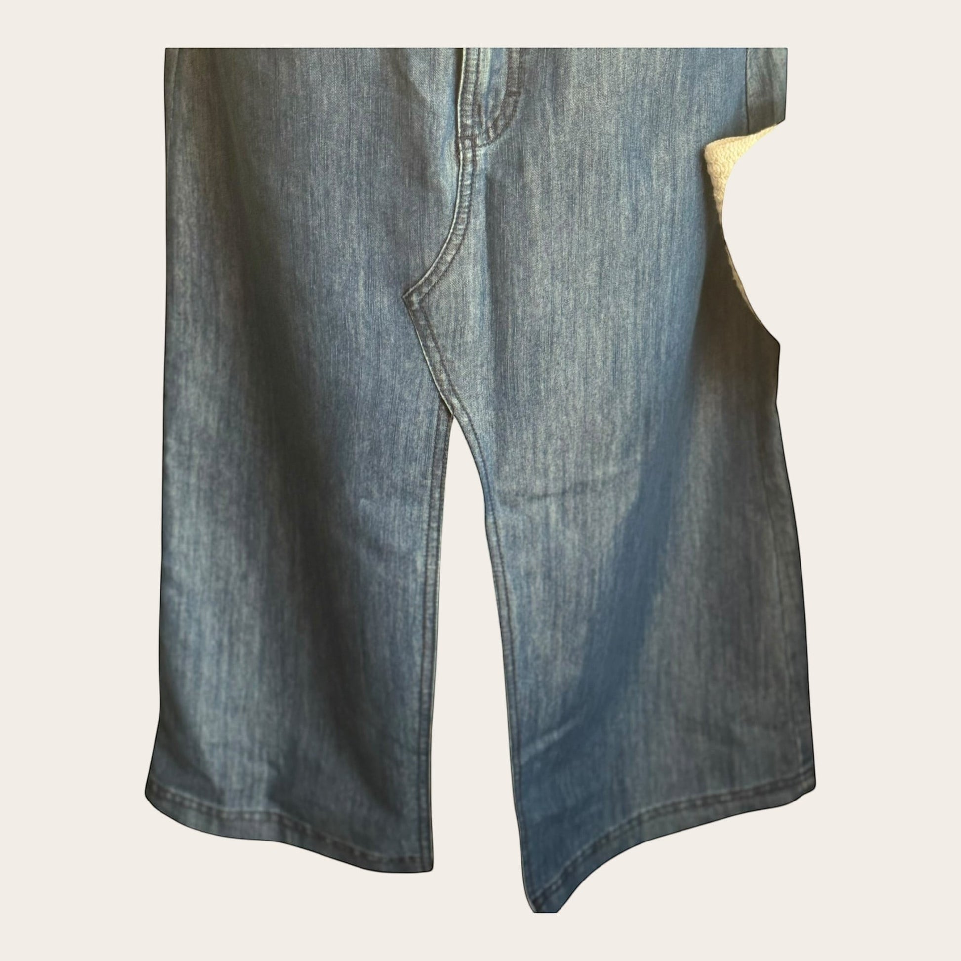 Granatowa spódnica jeansowa vintage marki OVS z kolekcji TrickandChic o kroju midi z rozporkiem z przodu