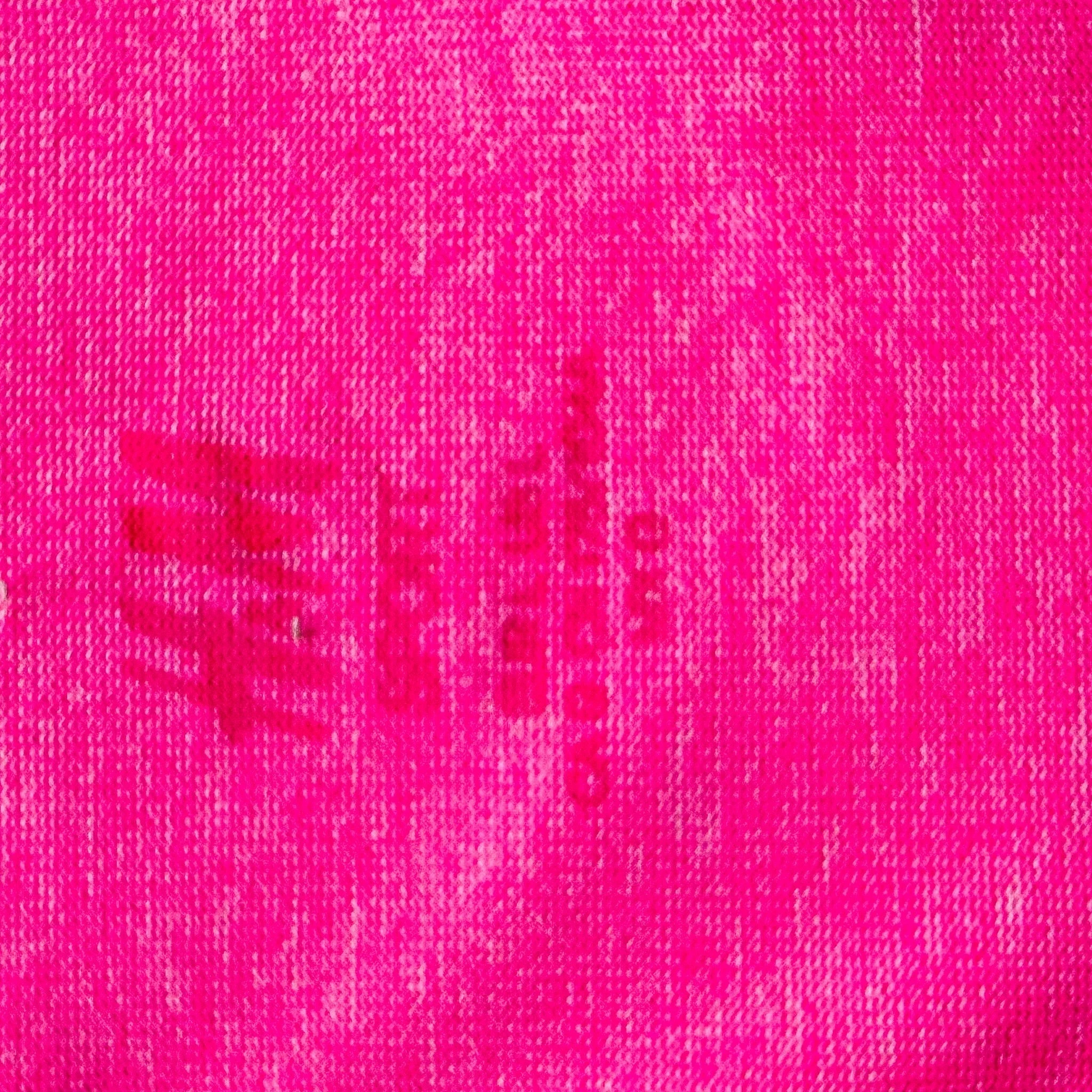 TrickandChic damska koszulka sportowa H&M Sport w intensywnym neonowym różu z delikatnym tłoczonym wzorem