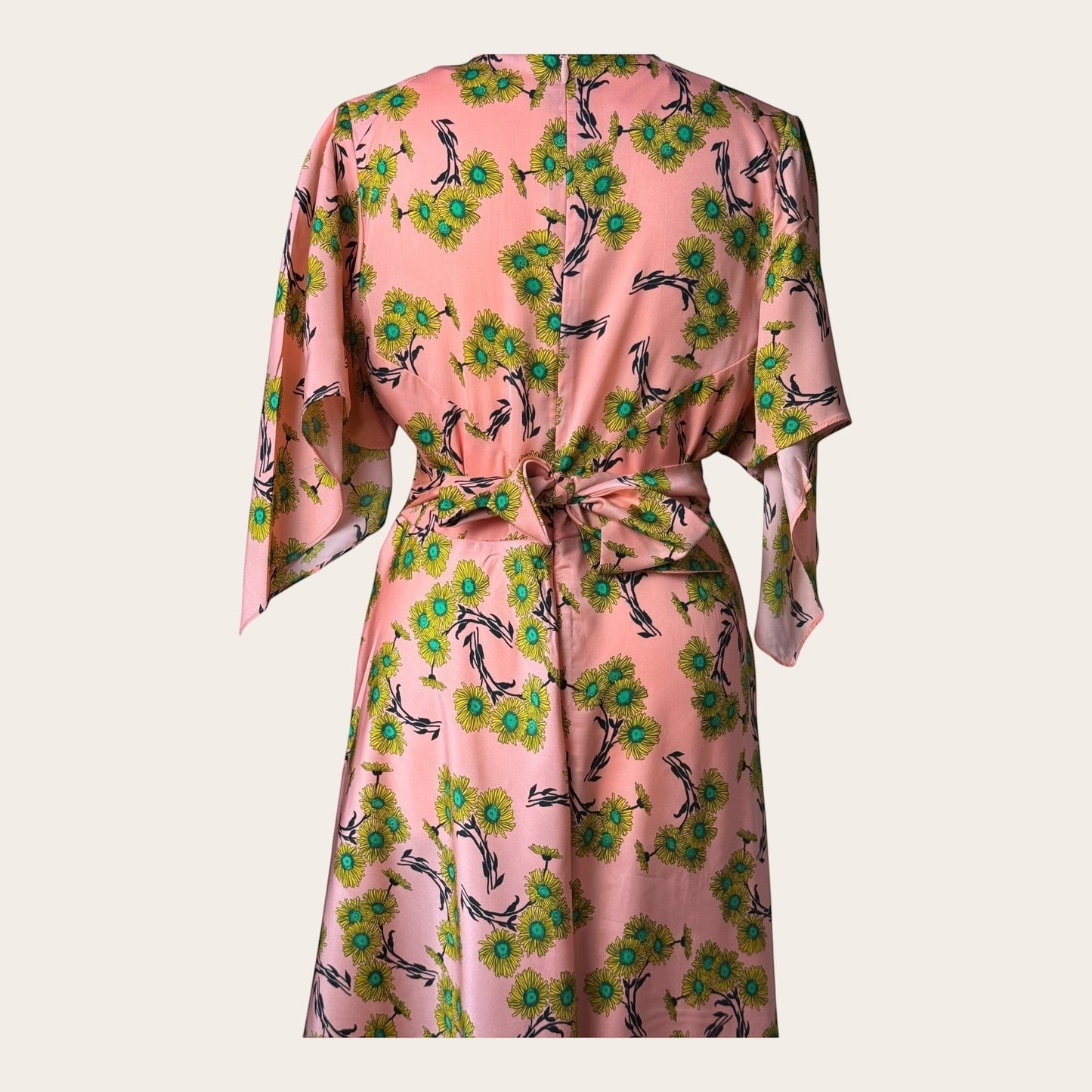 TrickandChic sukienka midi Topshop w łososiowym kolorze w kwiatowy wzór z wiązaniem w talii, widok z tyłu