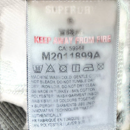 Metka wewnętrzna z instrukcją prania i składem materiałowym bluzy TrickandChic Superdry