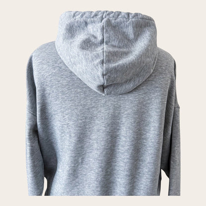 Szara bluza z kapturem oversize TrickandChic z poliestru z recyklingu, widok z tyłu na kaptur
