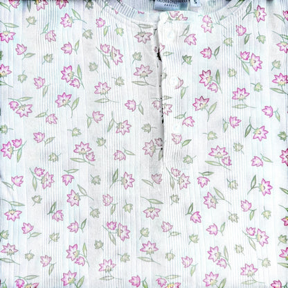 TrickandChic vintage t-shirt Vroom & Dreesmann w białe kwiaty z guzikami, prążkowana bawełna z poliestrem