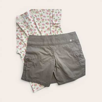 TrickandChic zestaw vintage: bluzka Vroom & Dreesmann w kwiaty i szare szorty typu cargo